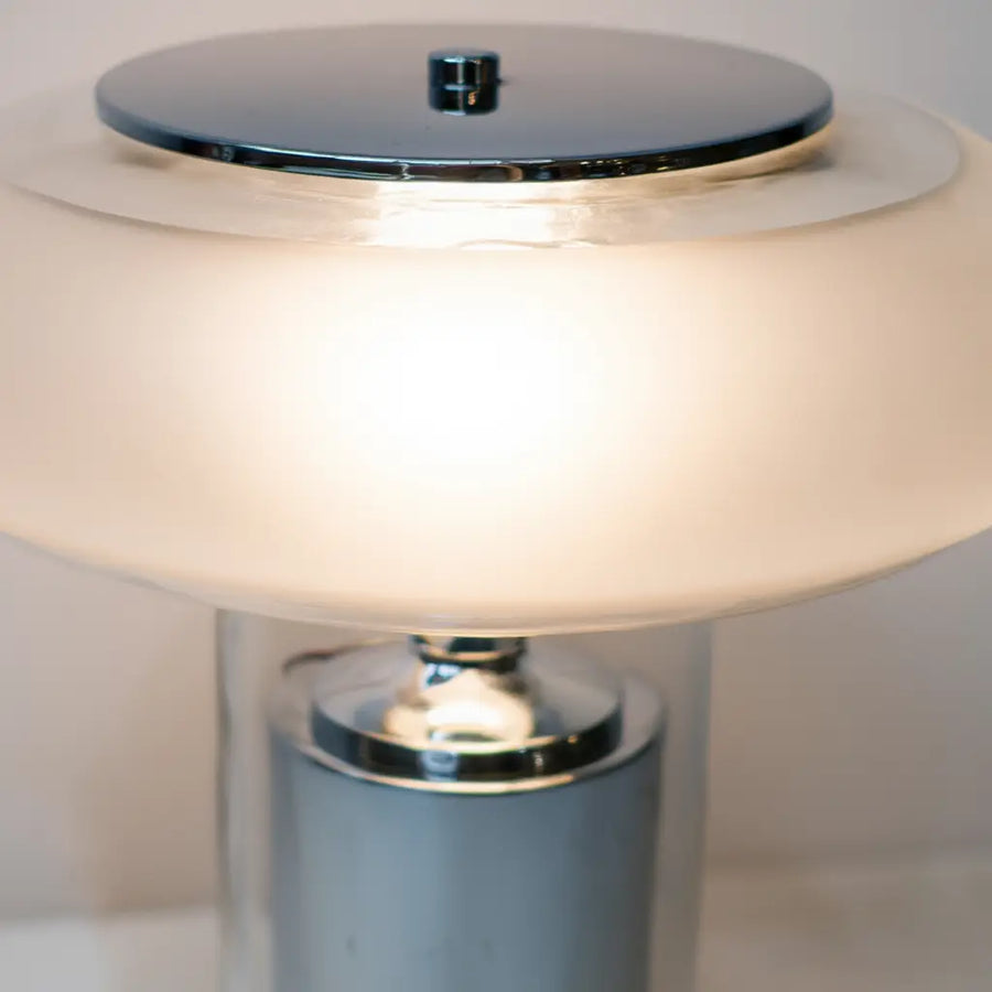 Lampe de table Arcis – verre et pied chromé, LED ambiante – Lumsky