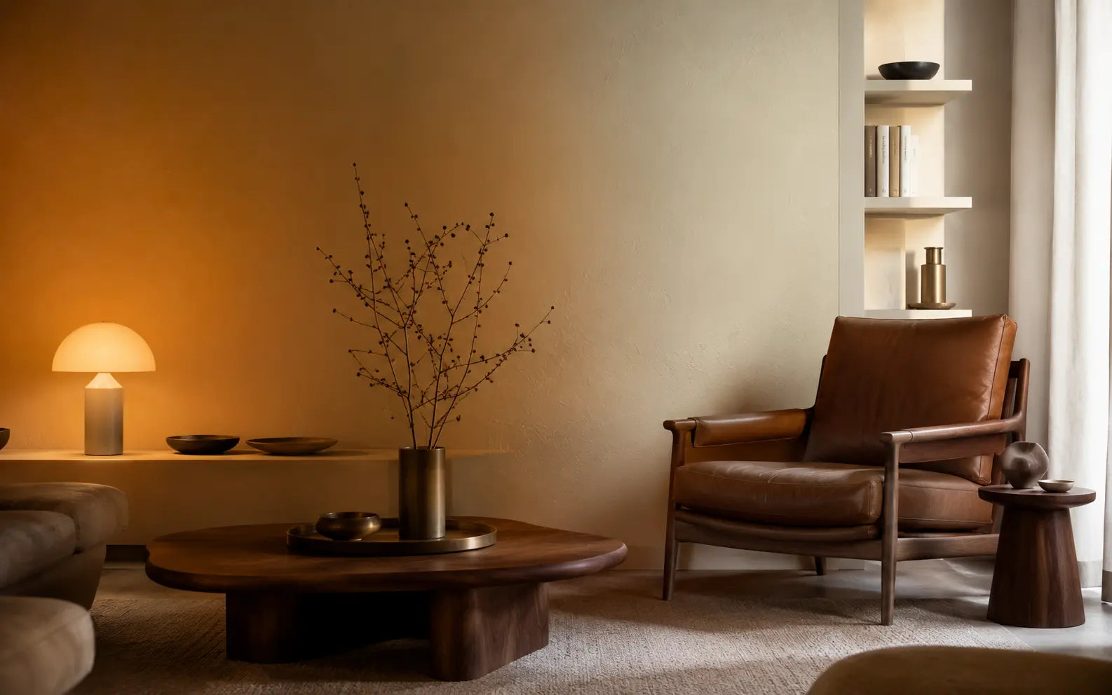 Deux ambiances de lumière chaude comparées dans un même salon