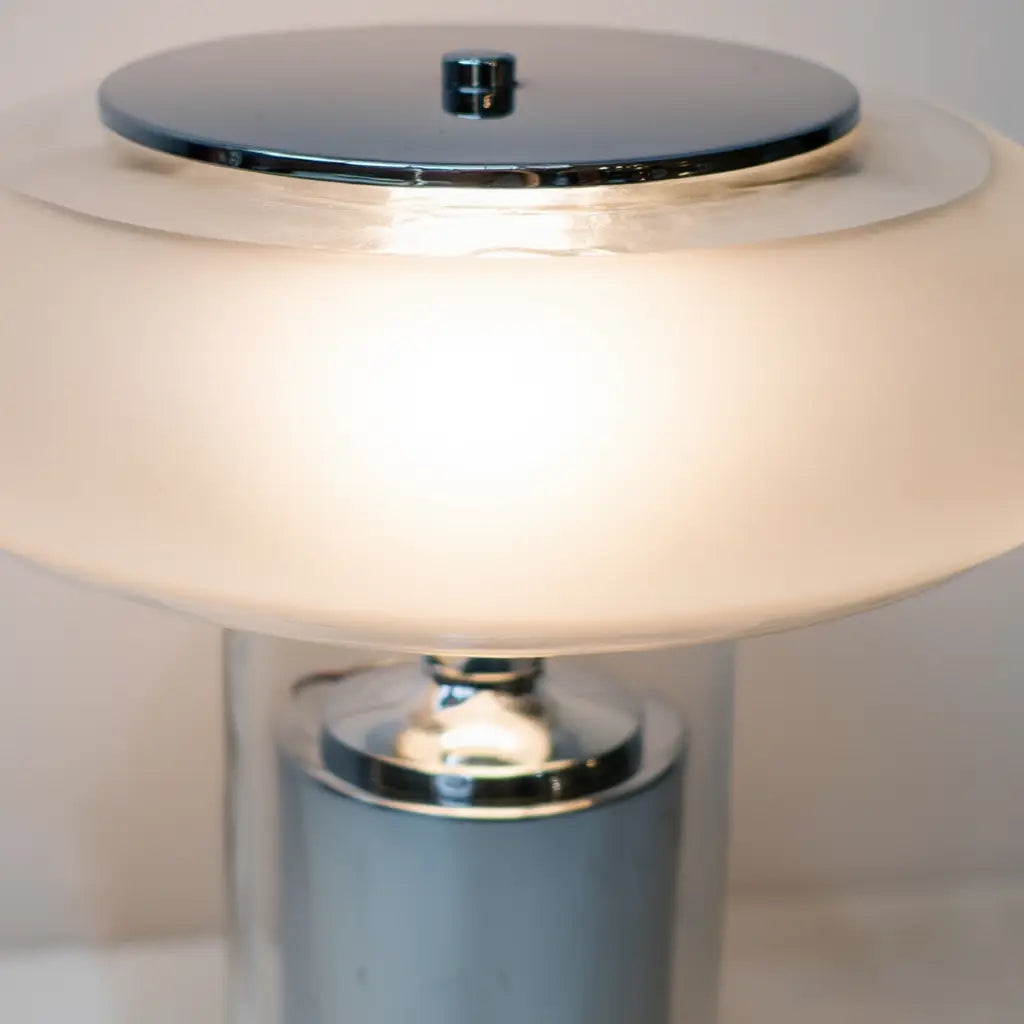 LuminaraGlass | Élégante Lampe de Table en Verre avec Pied Chromé Lumsky