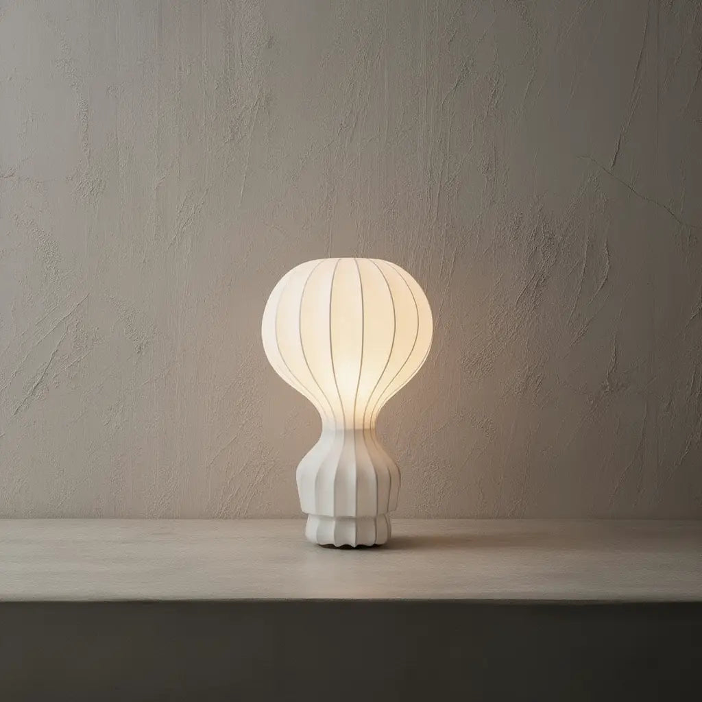 LumièreSculptée | Élégante Lampe de Table Moderne en Tissu Lumsky