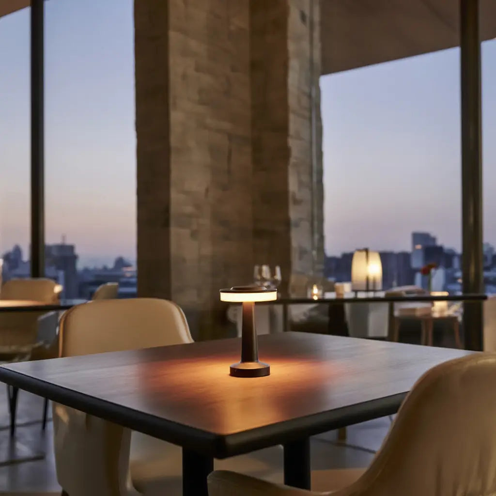 Luminex | Élégante Lampe de Table Rechargeable Sans Fil en Métal Lumsky
