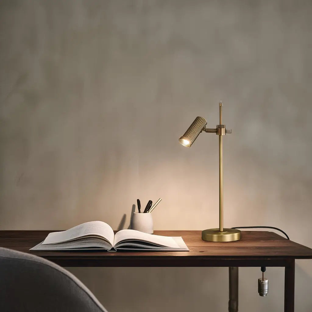 Luminara | Élégante Lampe de Table Moderne et Réglable Lumsky