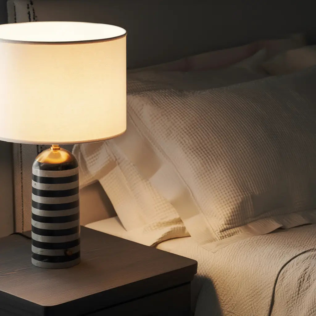 MarbleGlow | Élégante Lampe de Table en Marbre Moderne et Chic Lumsky