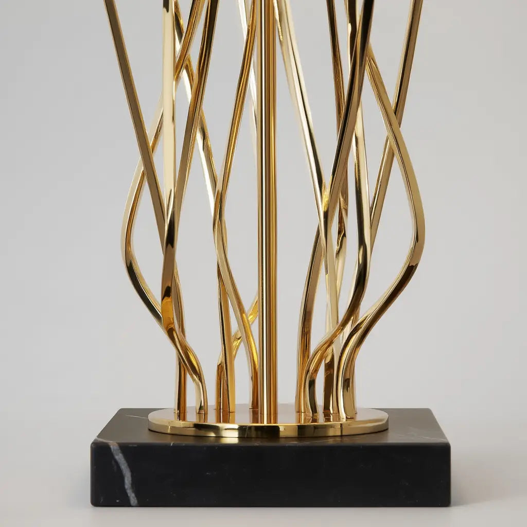 Lumineux Éclat | Élégante Lampe de Table Moderne en Métal Noir et Or Lumsky