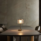 Lunaris | Lampe de Table en Métal avec Finition Élégante | Éclairage Ambiant pour Intérieur Contemporain 3