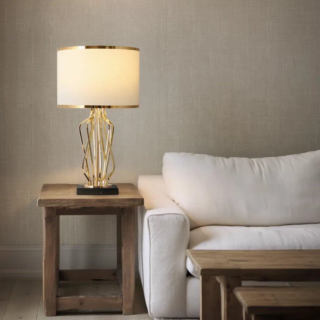 Lumineux Éclat | Élégante Lampe de Table Moderne en Métal Noir et Or Lumsky