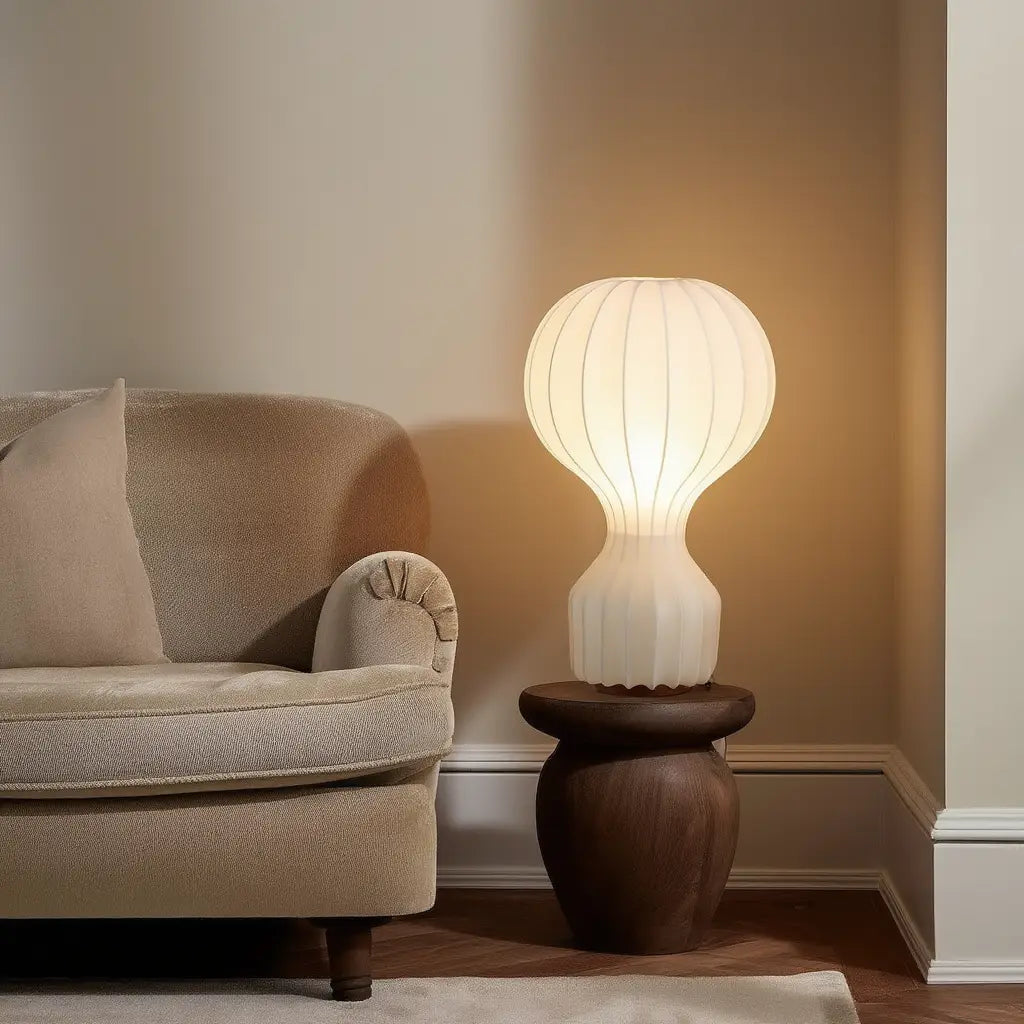 LumièreSculptée | Élégante Lampe de Table Moderne en Tissu Lumsky