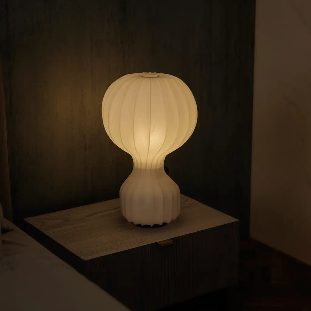 LumièreSculptée | Élégante Lampe de Table Moderne en Tissu Lumsky