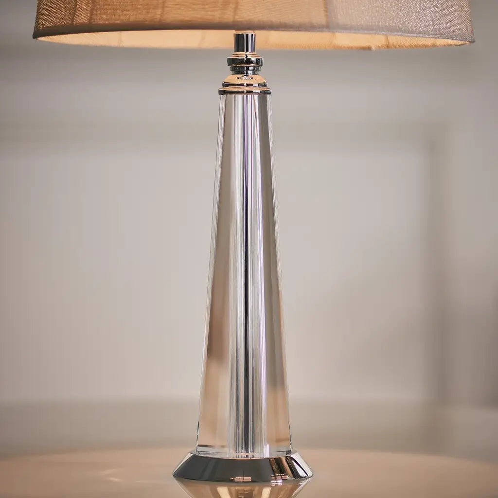 LumineuxCristal | Élégante Lampe de Table Moderne en Métal et Cristal Lumsky